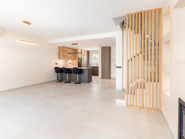 4 Bedrooms Townhouse in New Golden Mile