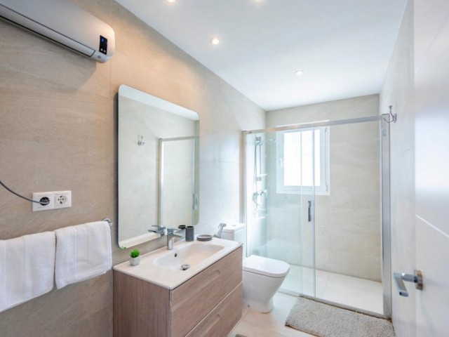 6 Slaapkamer Villa in El Chaparral