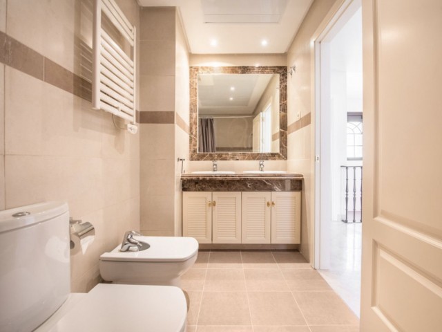 3 Sovrums Radhus i Estepona