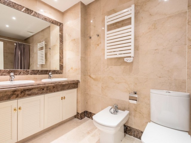 3 Sovrums Radhus i Estepona