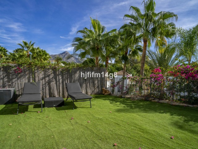 2 Bedrooms Apartment in Nueva Andalucía