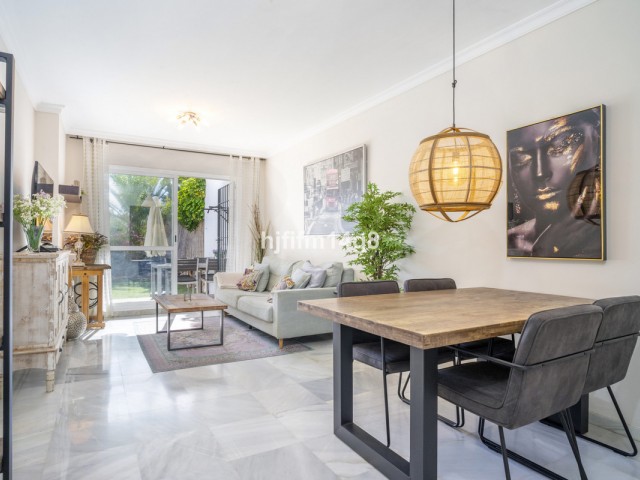 2 Bedrooms Apartment in Nueva Andalucía