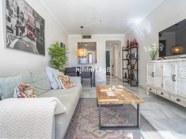 2 Bedrooms Apartment in Nueva Andalucía