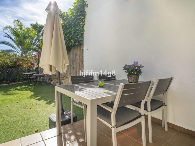 2 Bedrooms Apartment in Nueva Andalucía