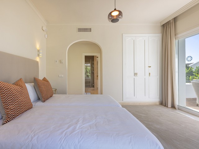 5 Soveroms Villa i Benahavís