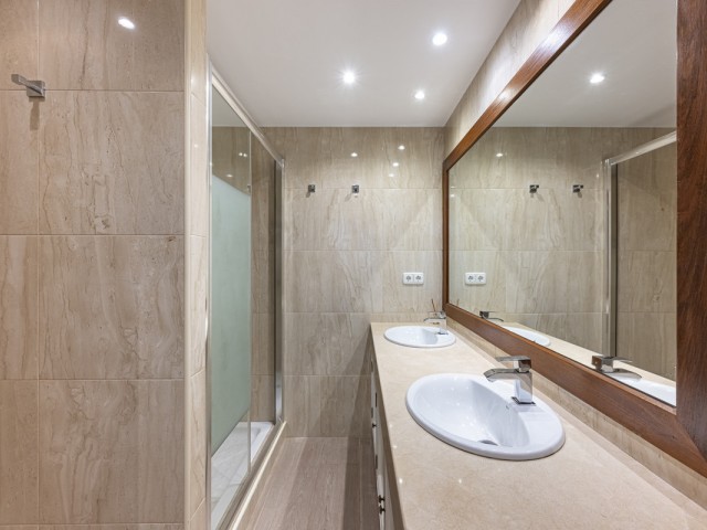 5 Soveroms Villa i Benahavís