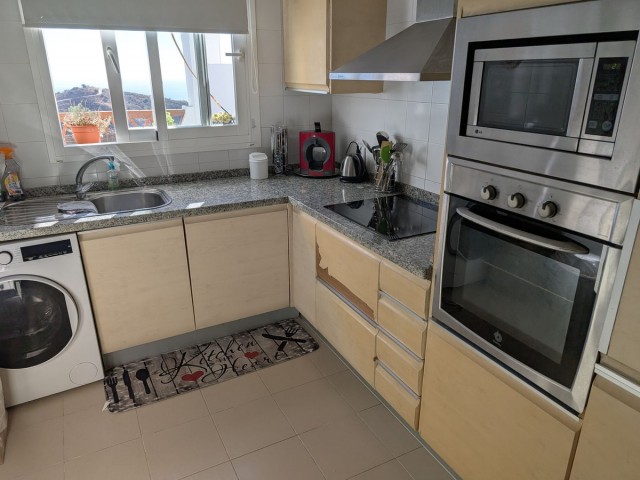 Ático con 2 Dormitorios  en Calahonda