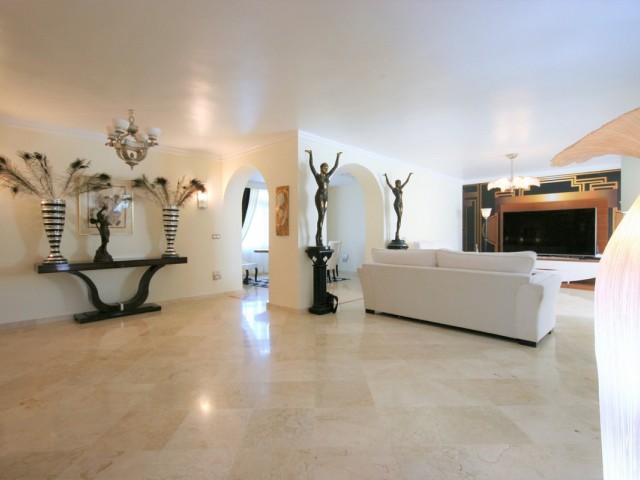 Penthouse in Guadalmina Alta