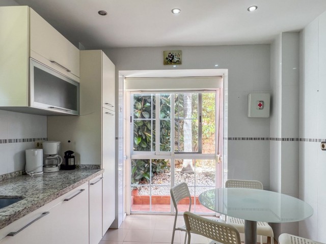 Villa con 4 Dormitorios  en Cerros del Aguila