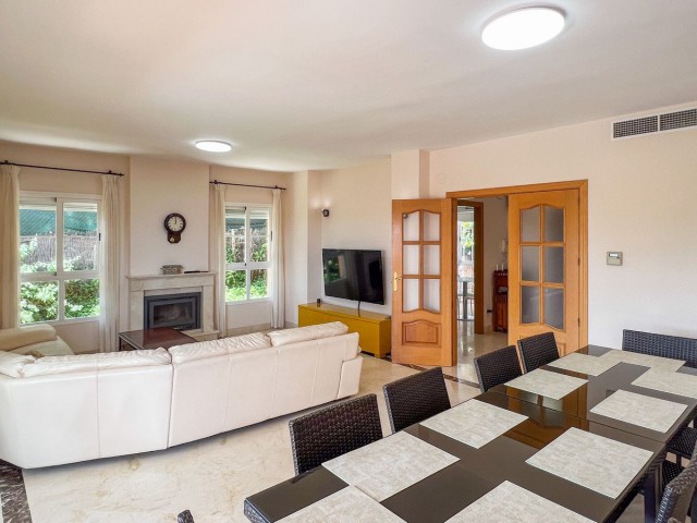 Villa con 4 Dormitorios  en Cerros del Aguila