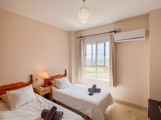 Villa con 4 Dormitorios  en Cerros del Aguila