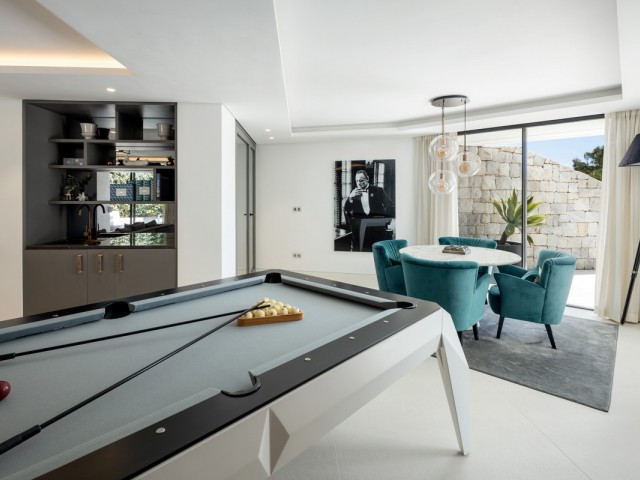 5 Bedrooms Villa in Benahavís