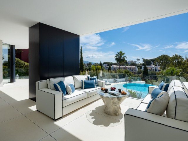 5 Bedrooms Villa in Benahavís