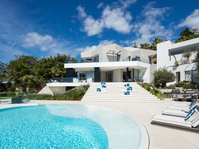 5 Bedrooms Villa in Benahavís