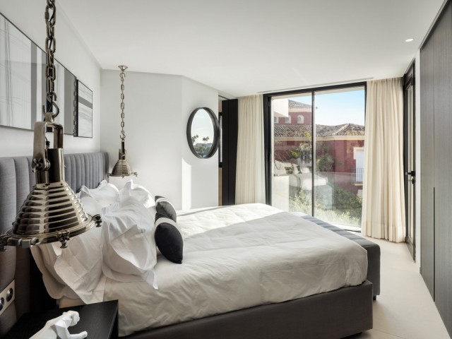 5 Bedrooms Villa in Benahavís