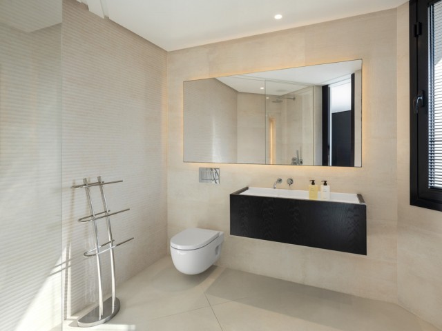 5 Bedrooms Villa in Benahavís