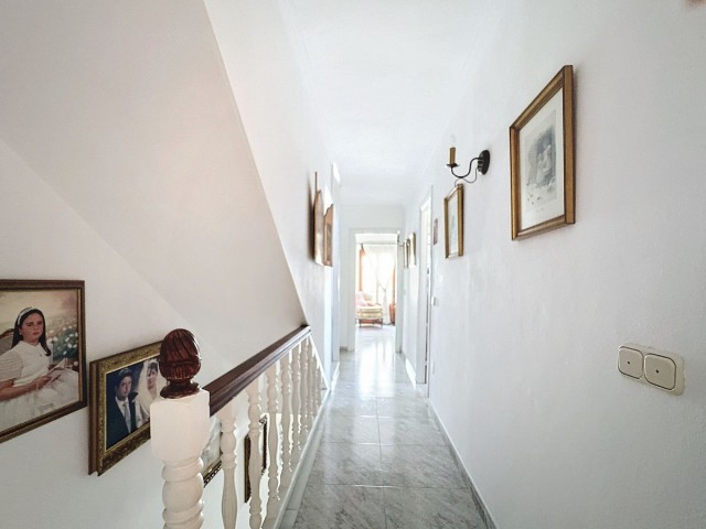 5 Bedrooms Villa in Estepona