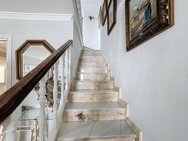 5 Bedrooms Villa in Estepona