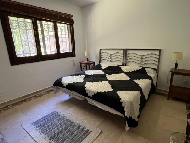 4 Soveroms Villa i Estepona