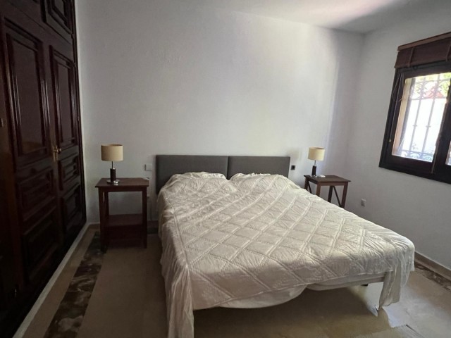 Villa con 4 Dormitorios  en Estepona