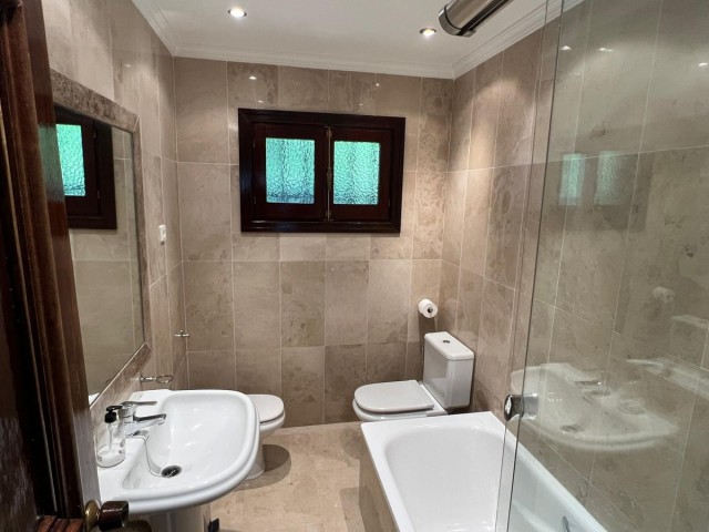 Villa con 4 Dormitorios  en Estepona