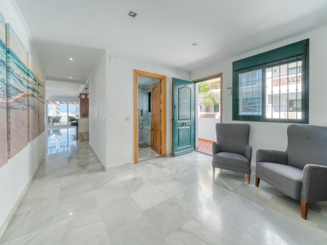 Ático con 4 Dormitorios  en Torrequebrada