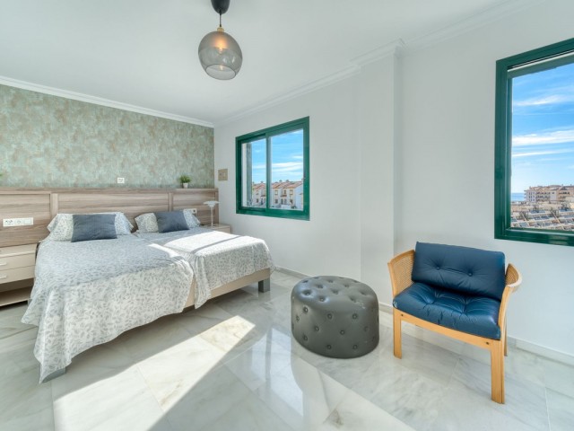 Ático con 4 Dormitorios  en Torrequebrada