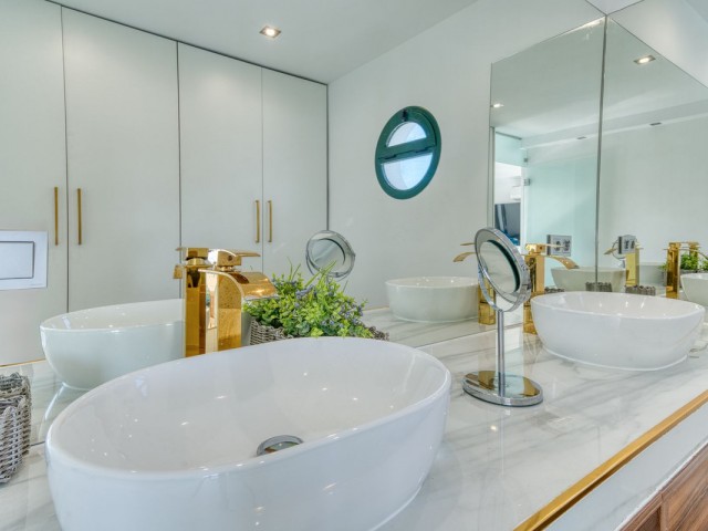 Ático con 4 Dormitorios  en Torrequebrada