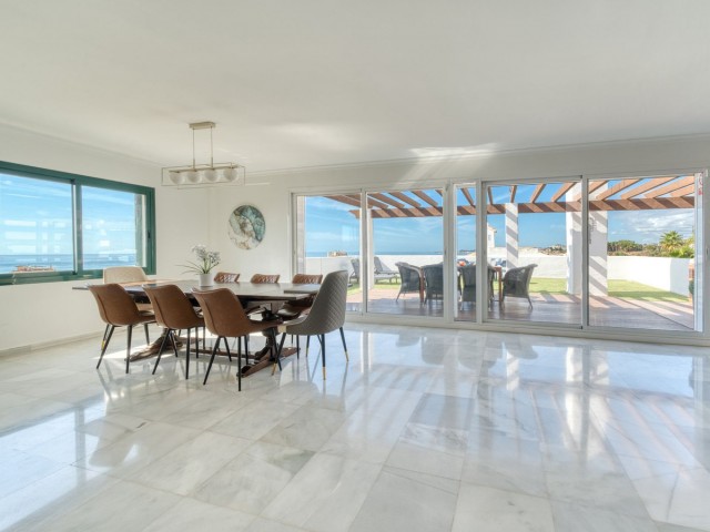 Ático con 4 Dormitorios  en Torrequebrada