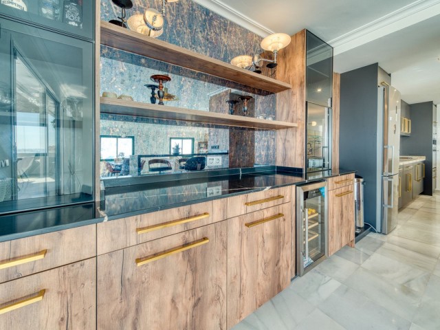 Ático con 4 Dormitorios  en Torrequebrada