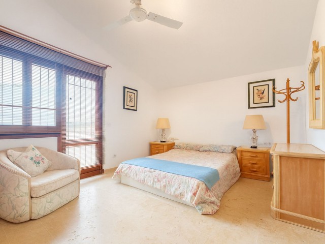 Villa con 3 Dormitorios  en Cerros del Aguila