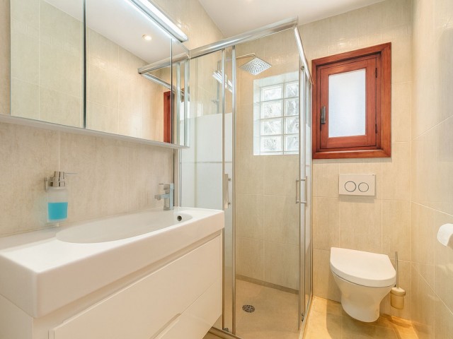 Villa con 3 Dormitorios  en Cerros del Aguila