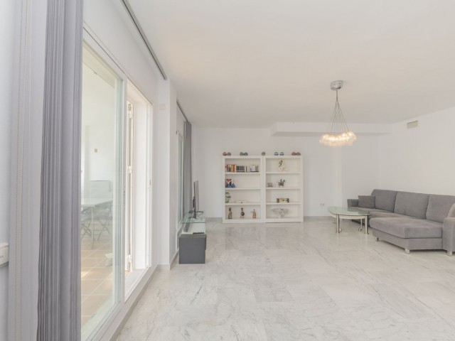 Adosado con 3 Dormitorios  en Bahía de Marbella