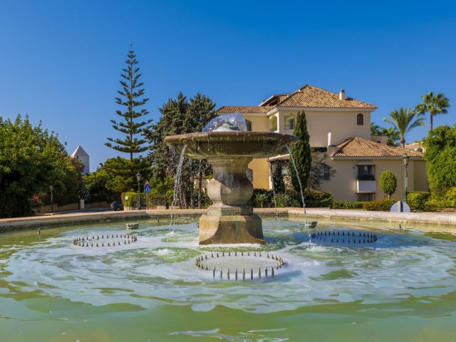 Adosado con 3 Dormitorios  en Bahía de Marbella