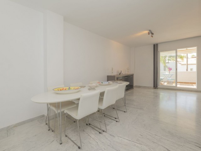 Adosado con 3 Dormitorios  en Bahía de Marbella