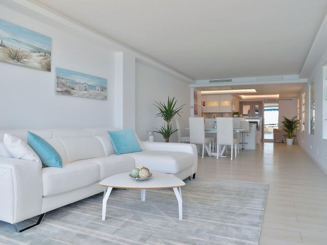 Apartamento con 4 Dormitorios  en Fuengirola