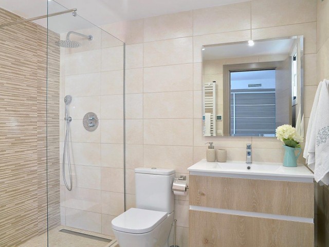 Apartamento con 4 Dormitorios  en Fuengirola