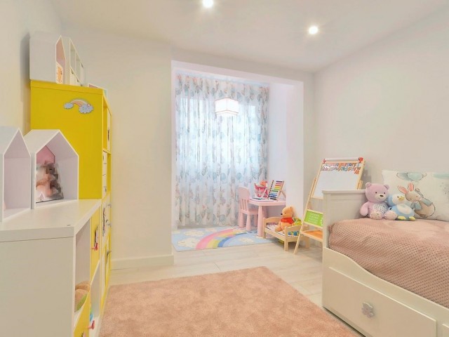 Apartamento con 4 Dormitorios  en Fuengirola