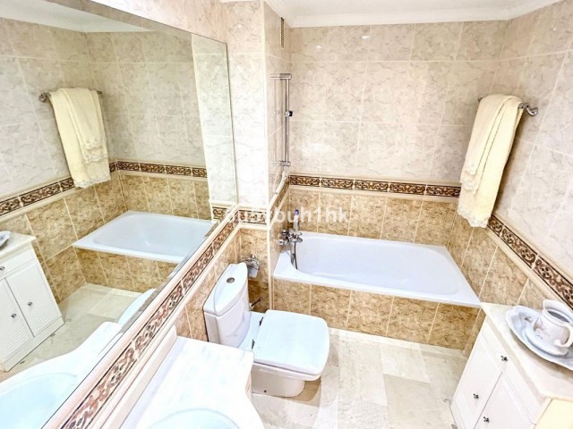 2 Bedrooms Apartment in Fuengirola