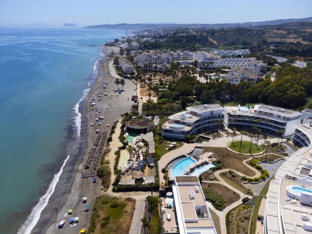 Apartamento con 4 Dormitorios  en Estepona