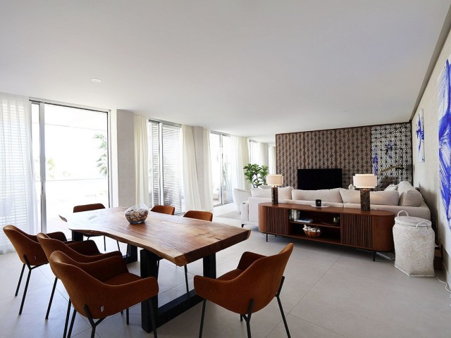 Apartamento con 4 Dormitorios  en Estepona