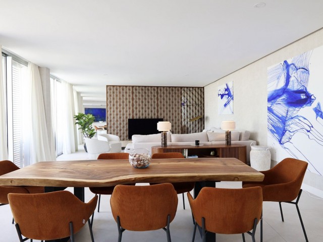 Apartamento con 4 Dormitorios  en Estepona