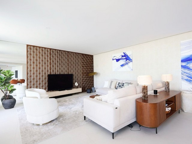 Apartamento con 4 Dormitorios  en Estepona