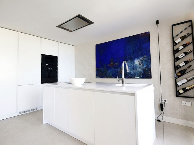 Apartamento con 4 Dormitorios  en Estepona