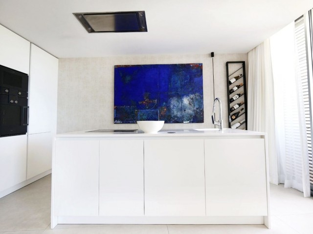 Apartamento con 4 Dormitorios  en Estepona