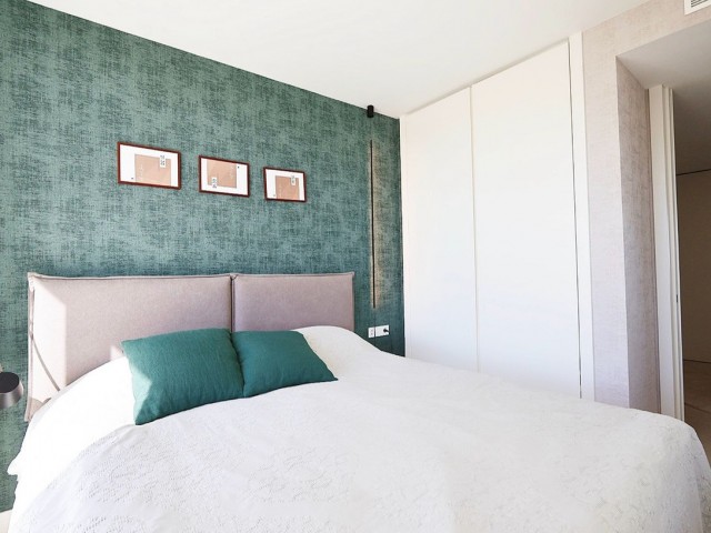 Apartamento con 4 Dormitorios  en Estepona