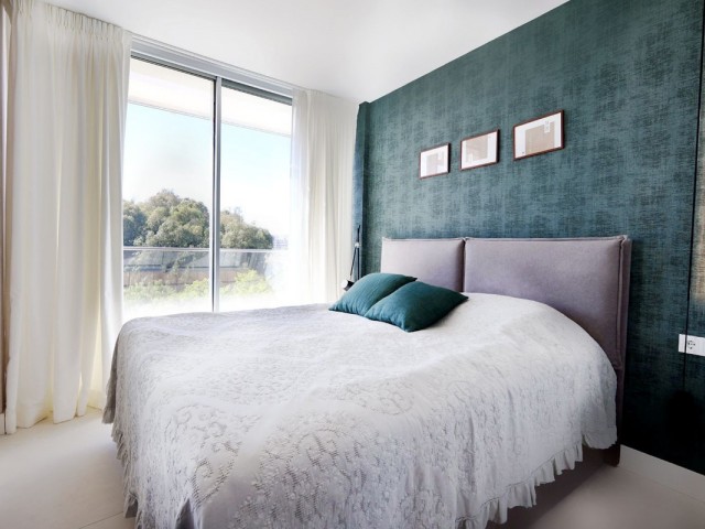 Apartamento con 4 Dormitorios  en Estepona