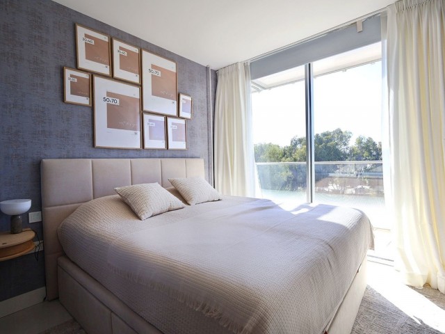 Apartamento con 4 Dormitorios  en Estepona