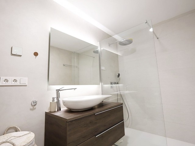 Apartamento con 4 Dormitorios  en Estepona