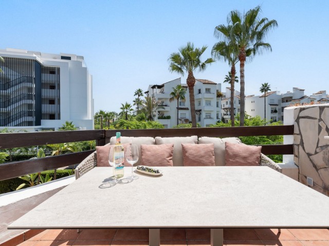 Apartamento con 2 Dormitorios  en Estepona